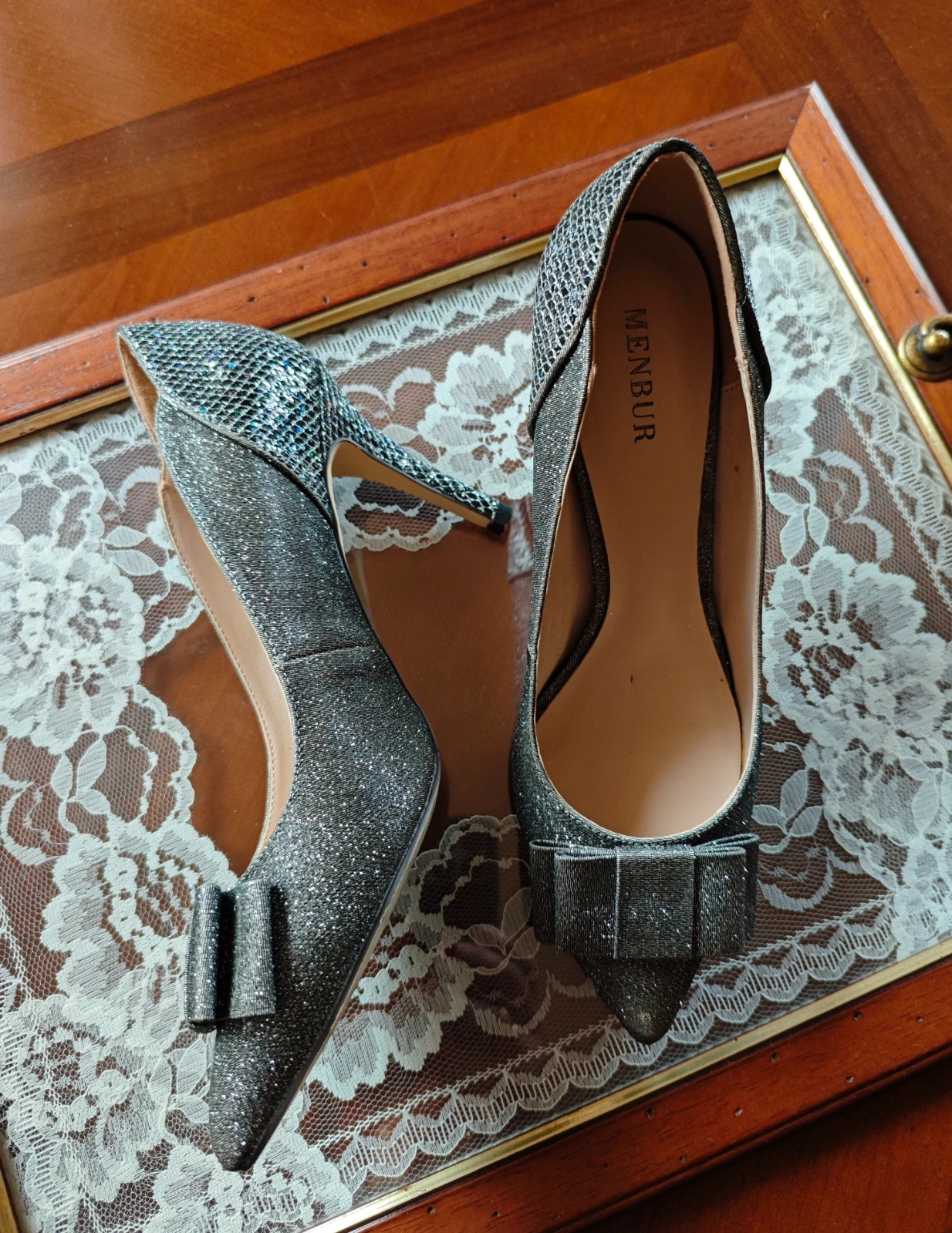 🌺 Elegantes zapatos de tacón plateados, de Menbur, número 38