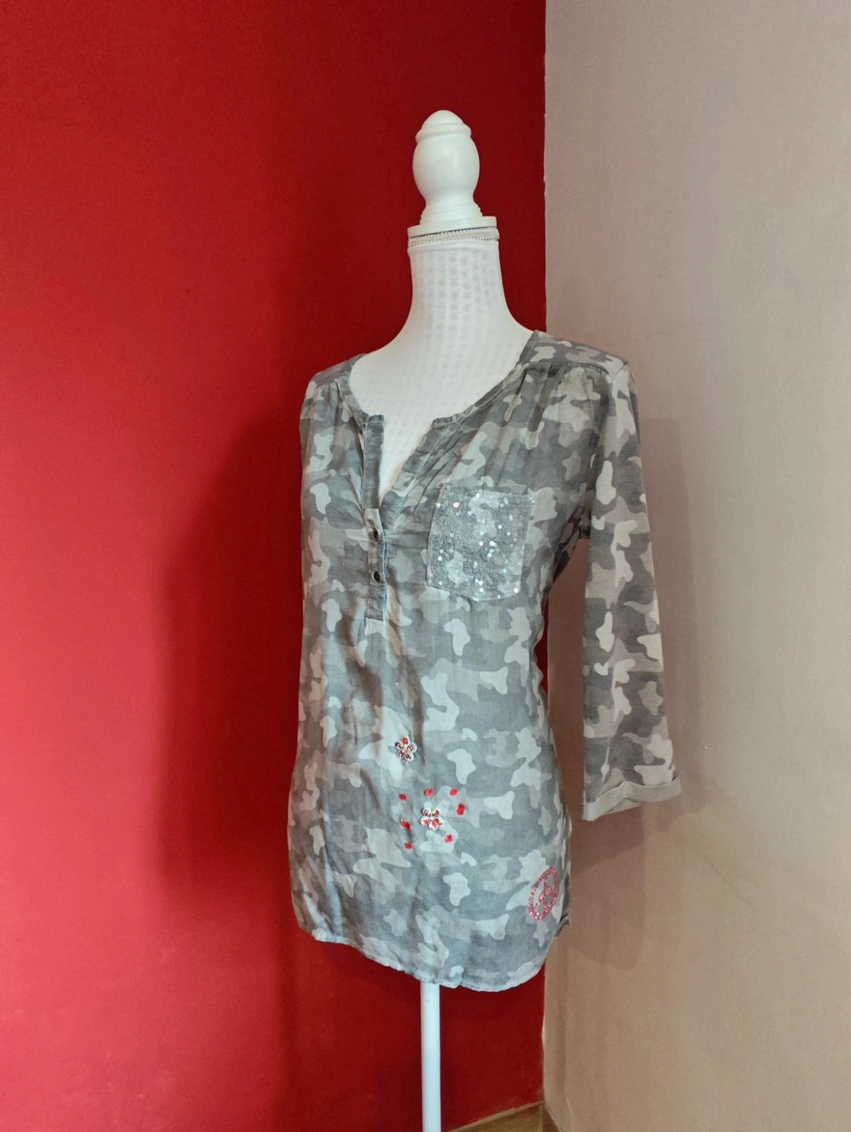 🌺Camiseta con estampado camuflaje tonos grises con bolsillo de lentejuelas – Key Largo – taille XXXL / 46 / 18 2