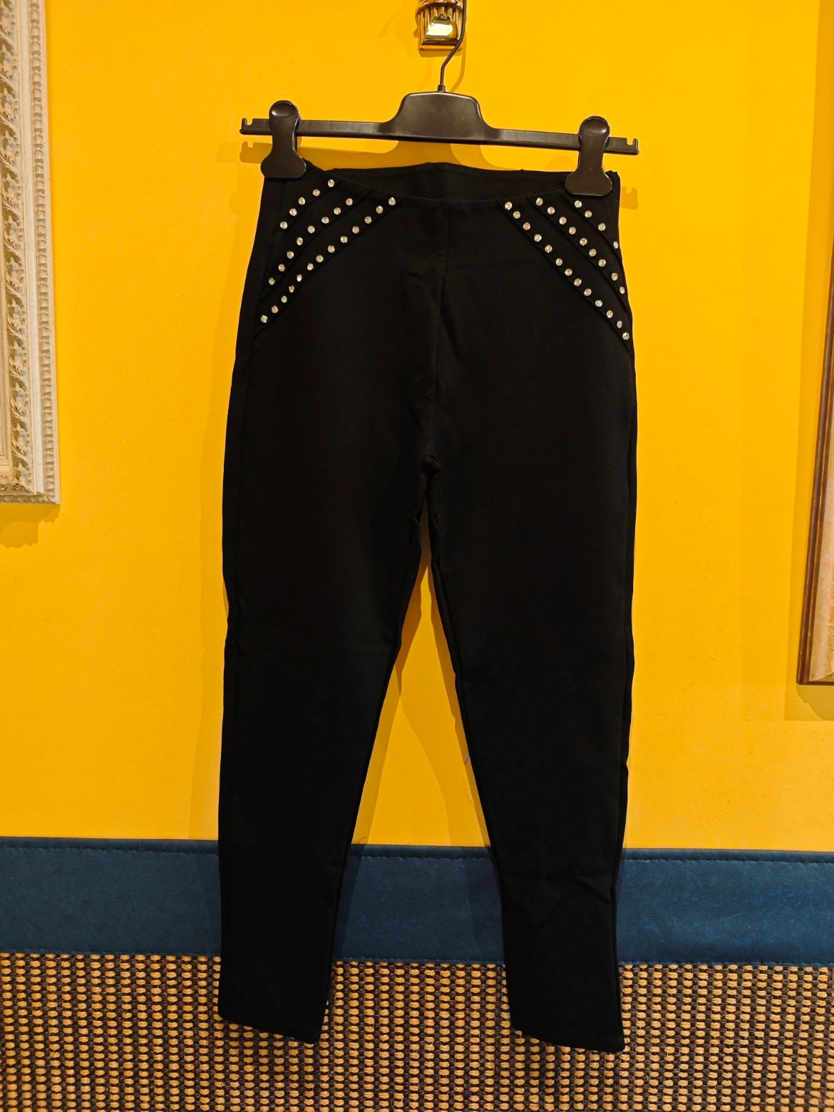 🌺Chulisimos leggins de punto negro con brillantes en la parte delantera de la cintura – taille M / 38 / 10 2
