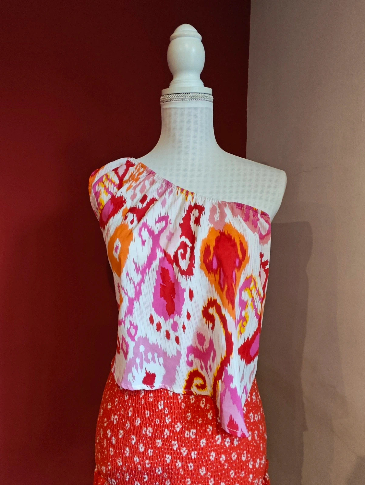 🌺 Crop top estampado con hombro al aire – taille L / 40 / 12 2
