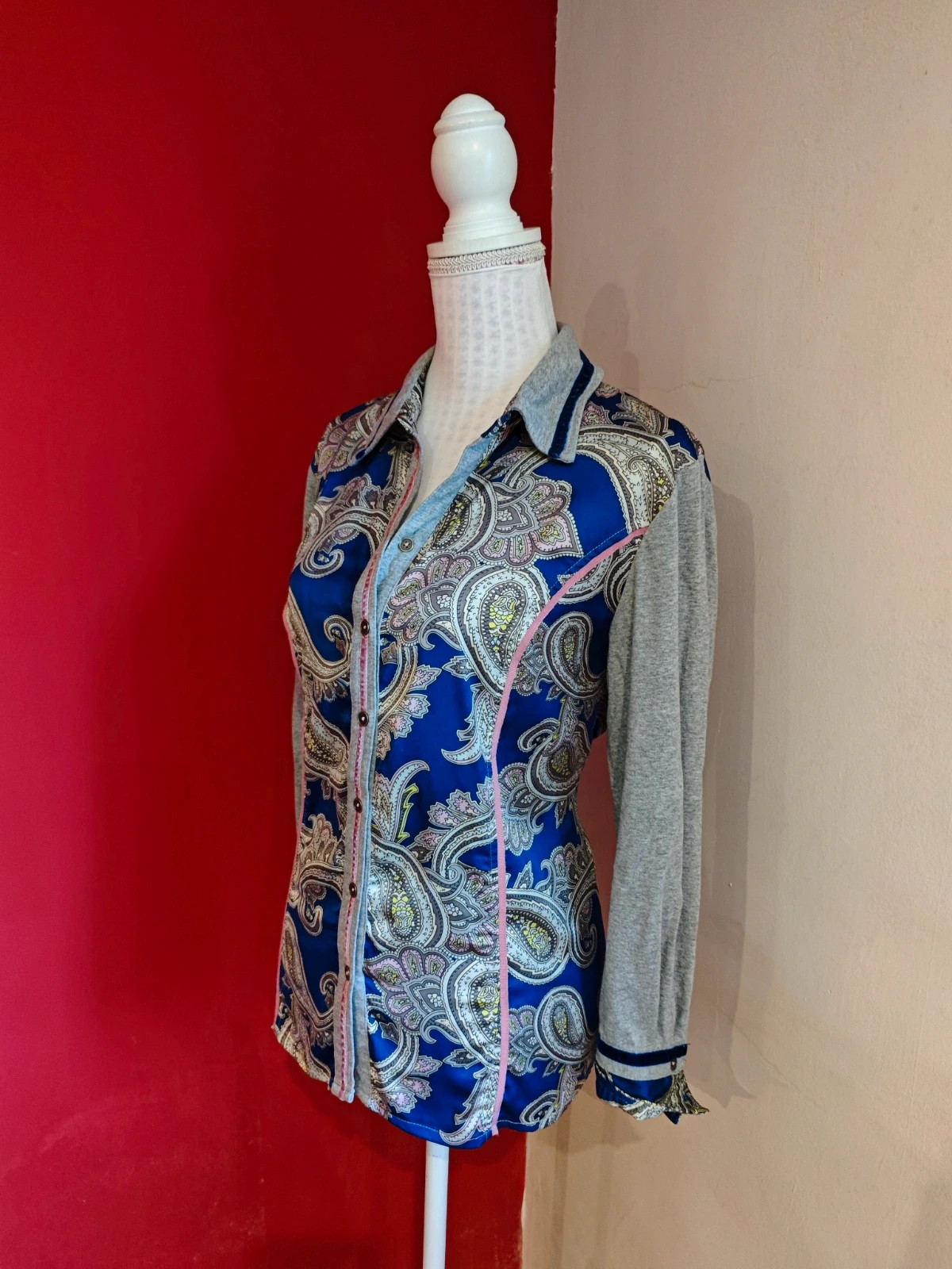 🌺Camisa combinada tejido estampado cachemir con punto gris en mangas y cuello – Punto Roma – taille XXXL / 46 / 18 2