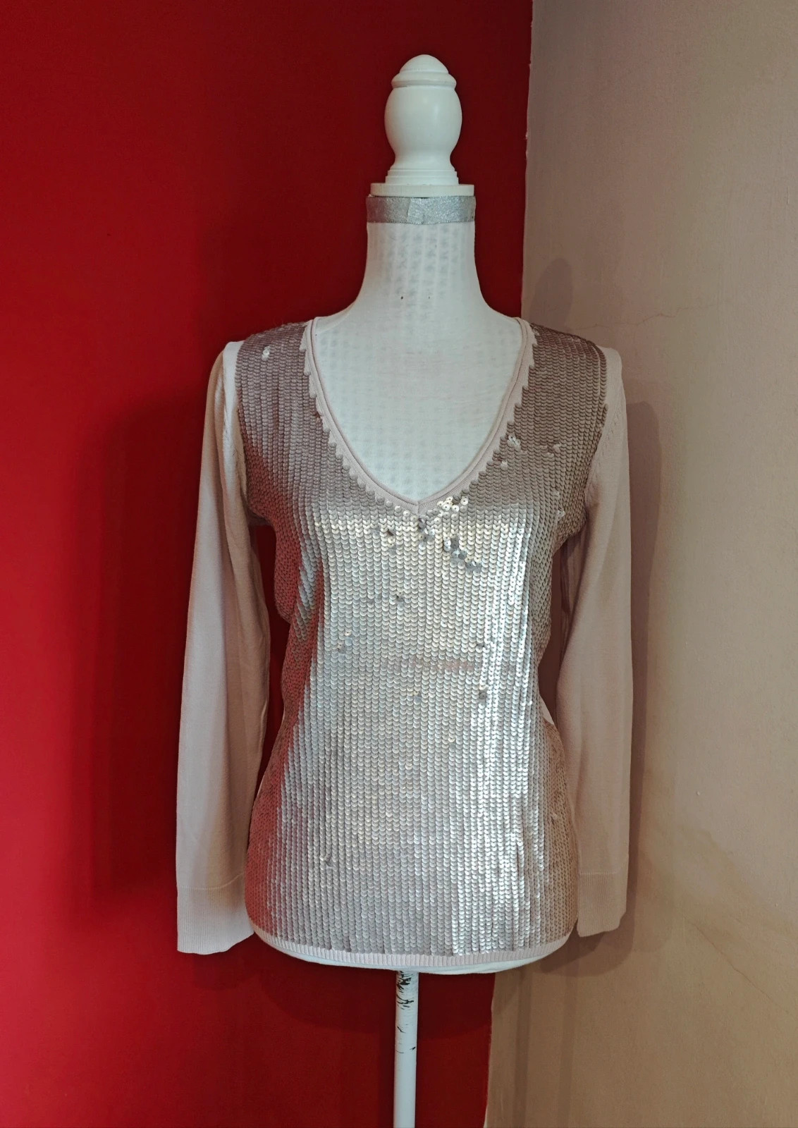 🌺 Precioso jersey fino rosa con lentejuelas delante, de Mango