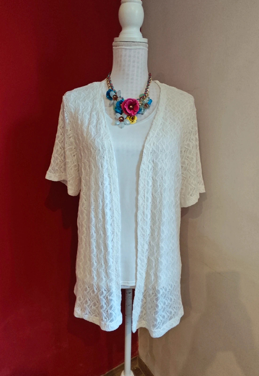 🌺 Bonito conjunto de top de tirantes anchos y rebeca de manga corta blancos