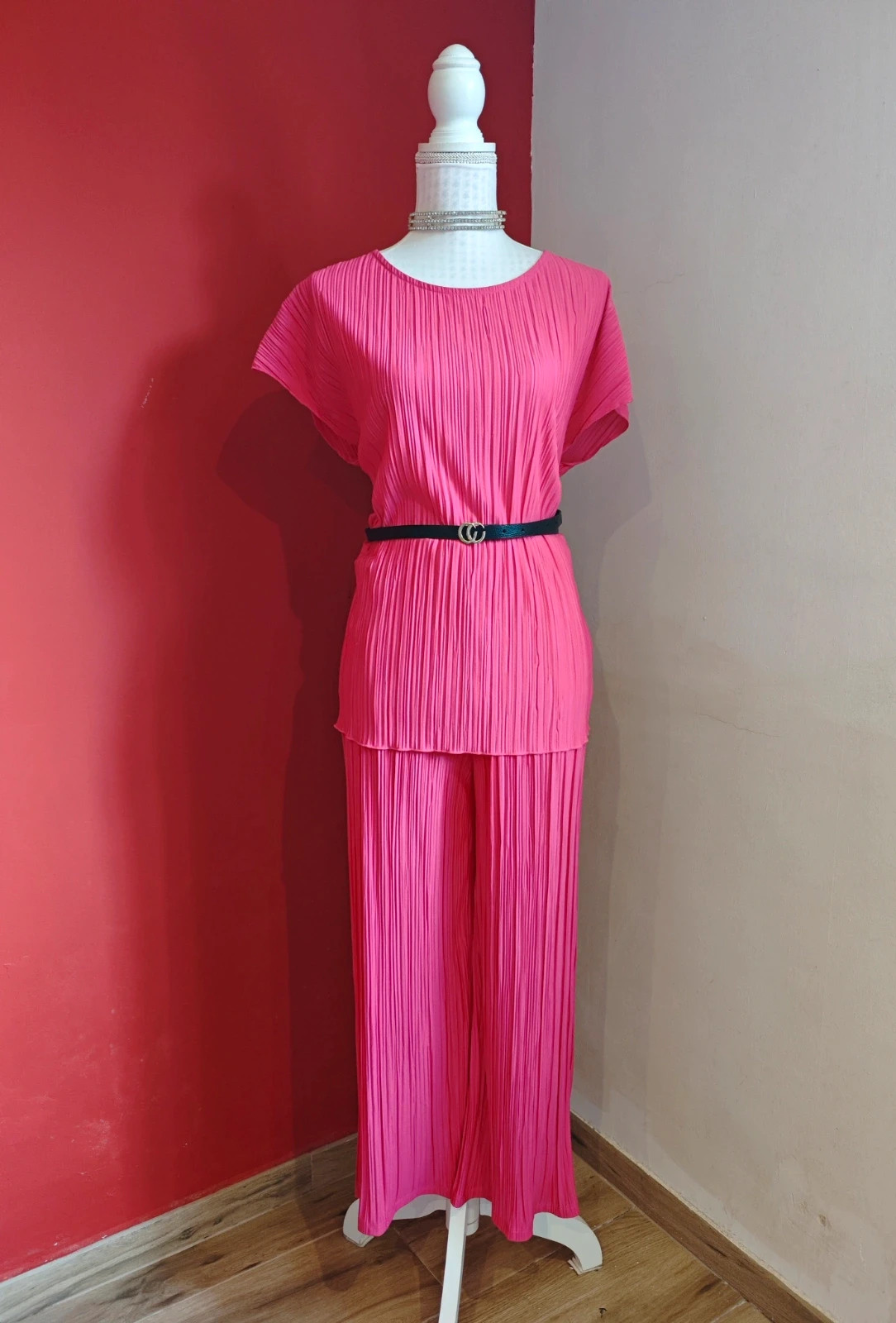 🌺 Juvenil conjunto de top y pantalón fucsia de tela plisada