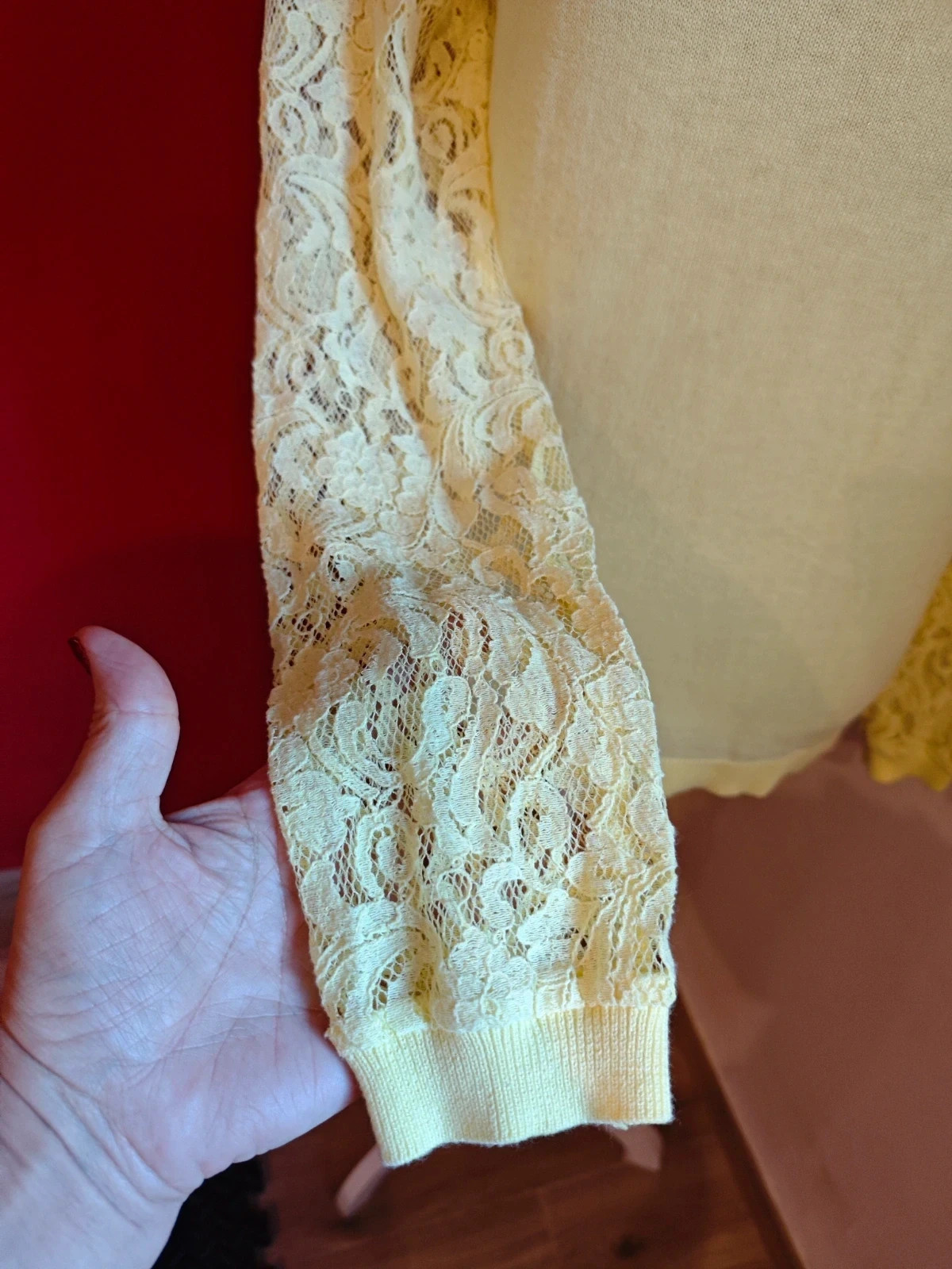 🌺 Bonito jersey fino color amarillo claro con mangas de blonda, talla M – Fórmula Joven – taille M / 38 / 10 5