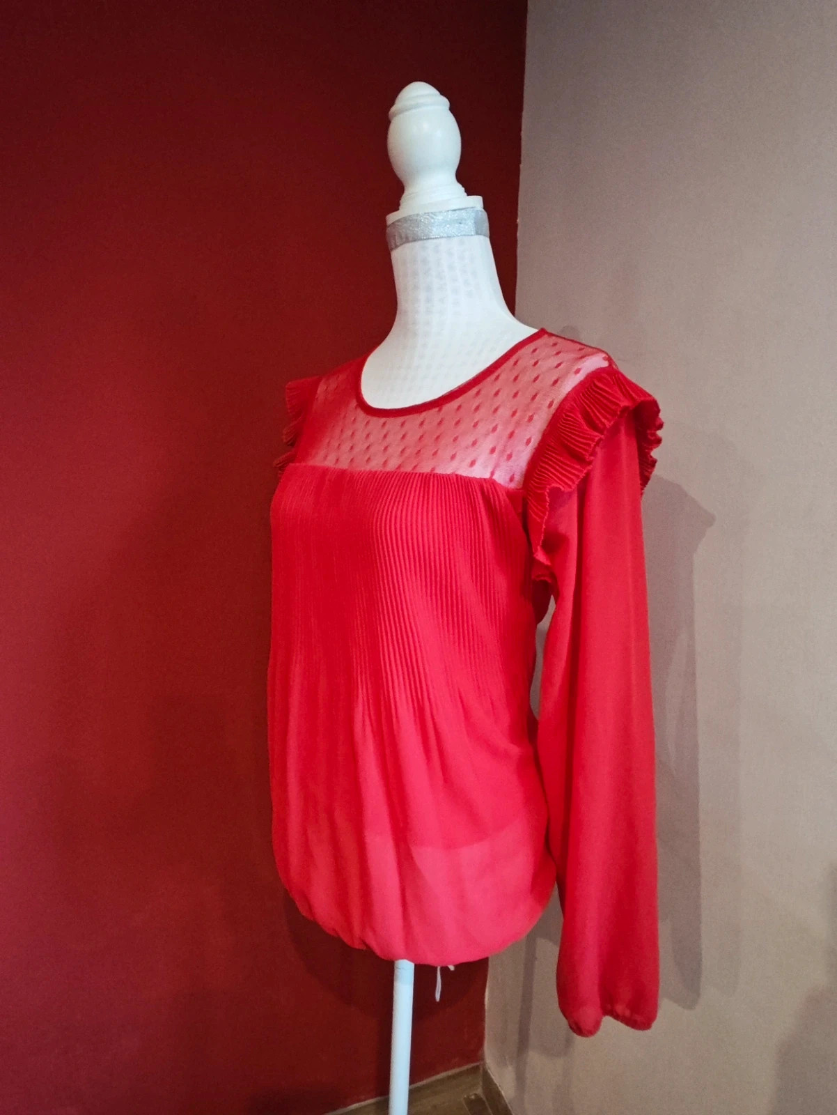 🌺 Divina blusa de gasa roja con tul en escote y plisado en volantitos y pecho – Freestyle – taille L / 40 / 12 2