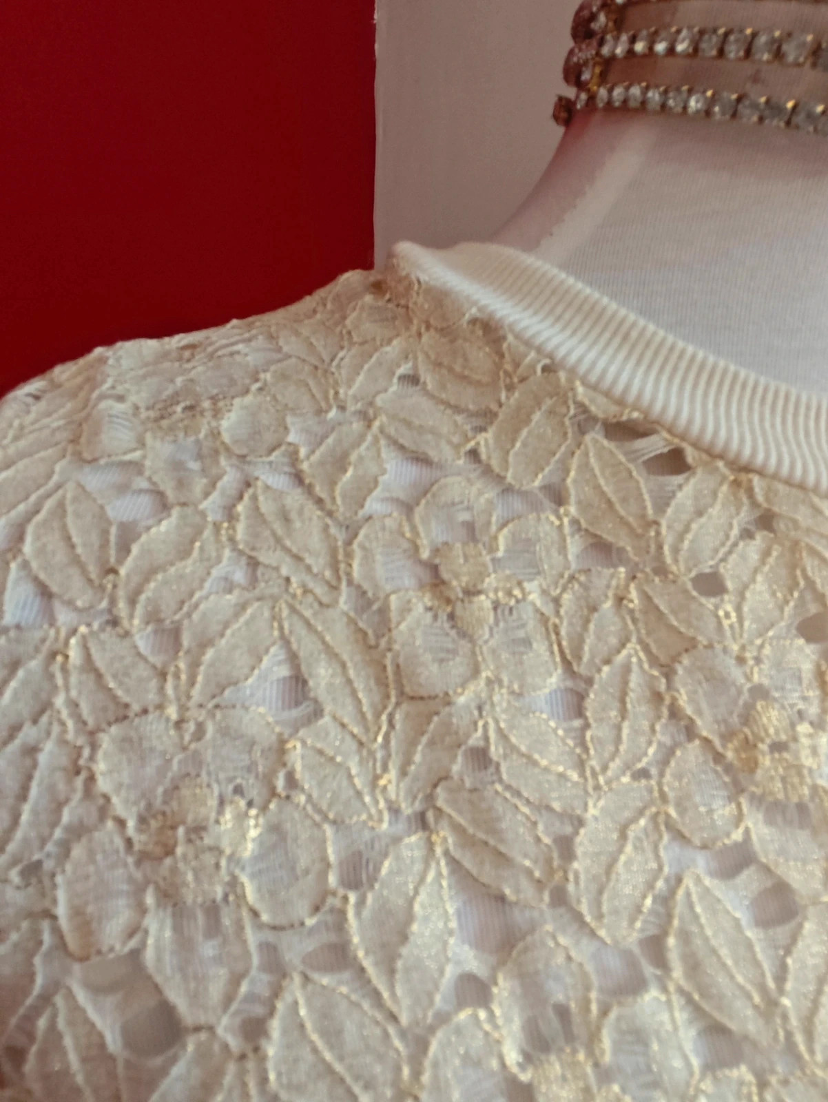 🌺Bonita blusa beige de gasa con bordados delante y brillos dorados – taille M / 38 / 10 3
