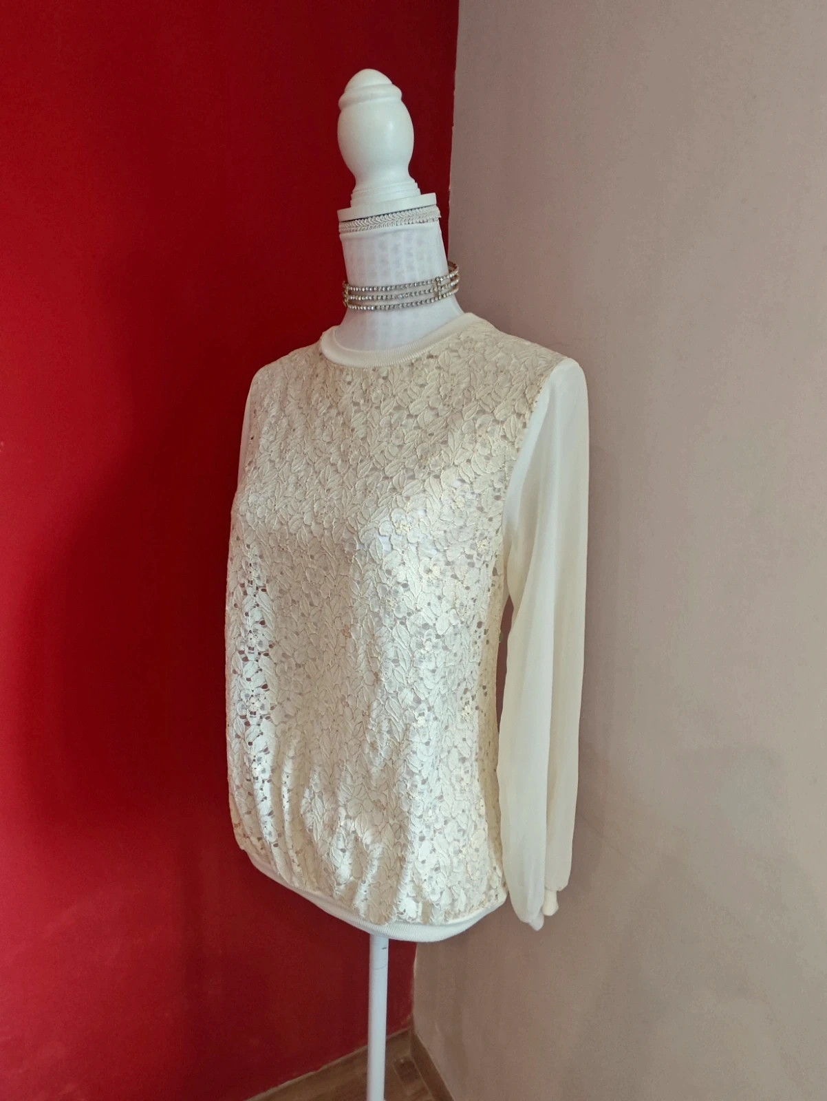 🌺Bonita blusa beige de gasa con bordados delante y brillos dorados – taille M / 38 / 10 2