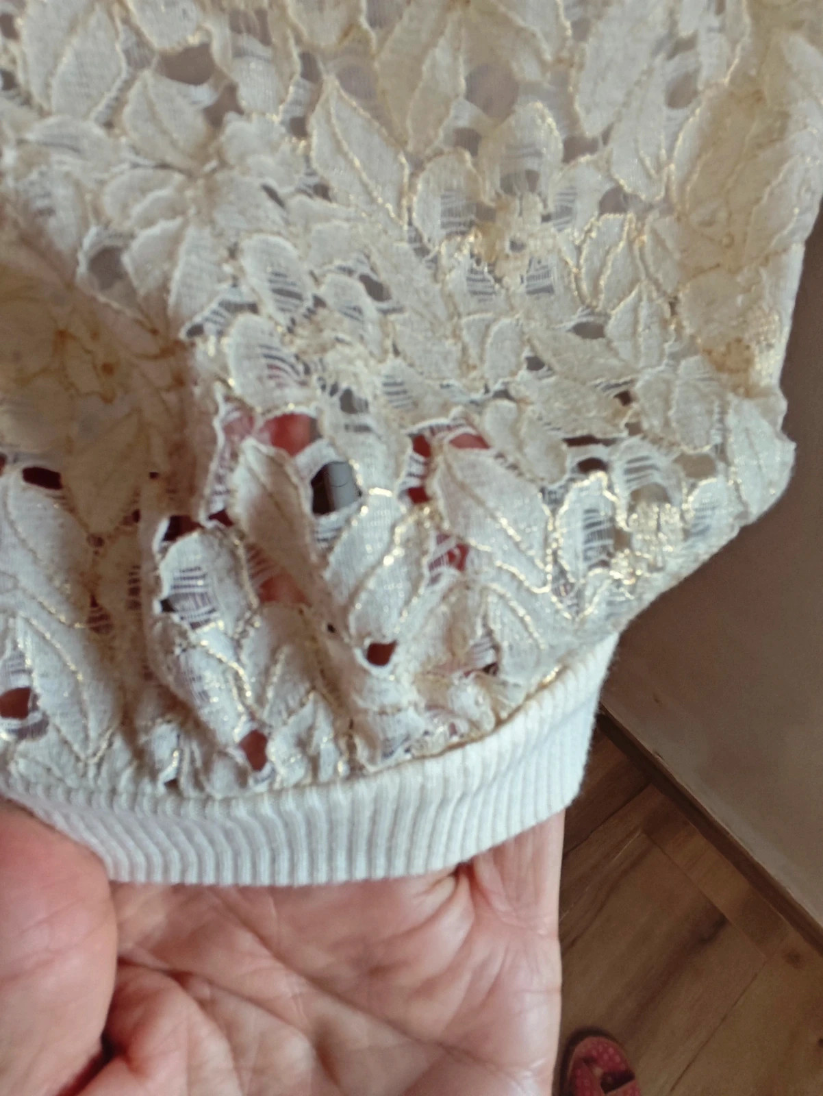 🌺Bonita blusa beige de gasa con bordados delante y brillos dorados – taille M / 38 / 10 4