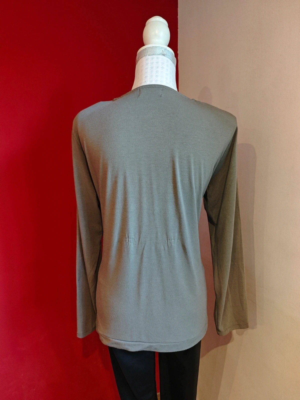 🌺 Camiseta gris con cordones de hilos beige, azul, dorado y plateado delante – absolut collection – taille XL / 42 / 14 5
