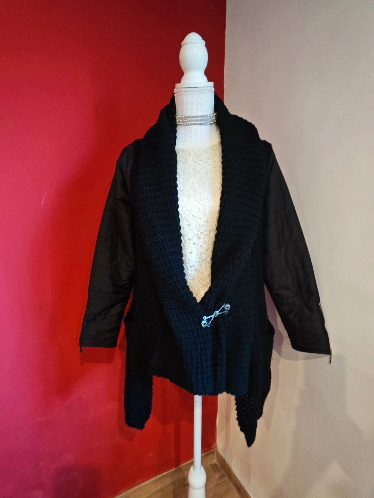 🌺 Chaqueta abrigo de punto negro y mangas tipo gabardina con cremallera