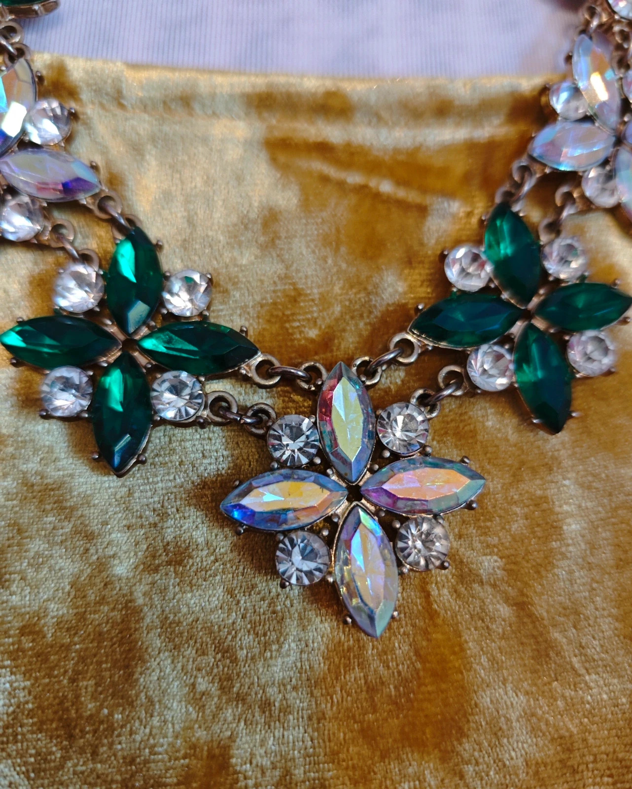 🌺 Conjunto de collar y pendientes con brillantes verdes y plateados – Bijou Brigitte 2