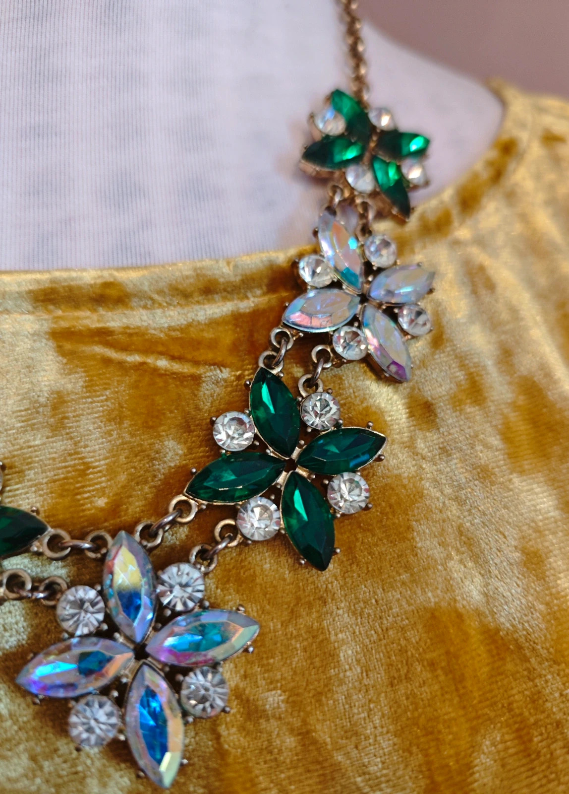 🌺 Conjunto de collar y pendientes con brillantes verdes y plateados – Bijou Brigitte 3