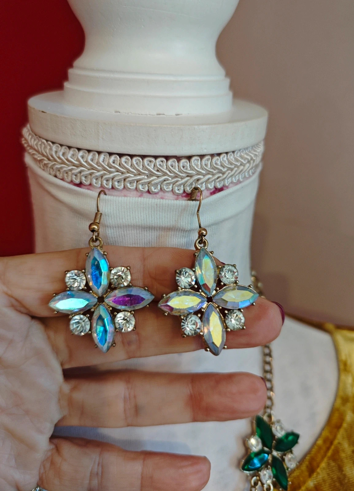 🌺 Conjunto de collar y pendientes con brillantes verdes y plateados – Bijou Brigitte 5