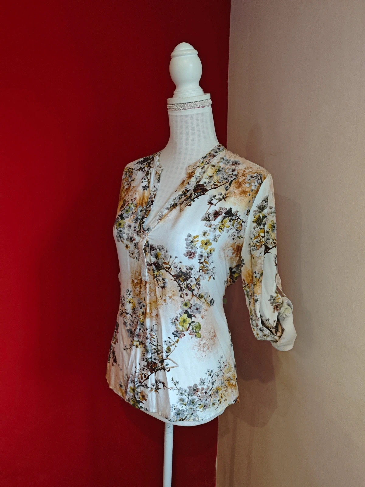 🌺Bonita blusa blanca con estampado floral tonos verde y tierra – Boteli – taille XXL / 44 / 16 3