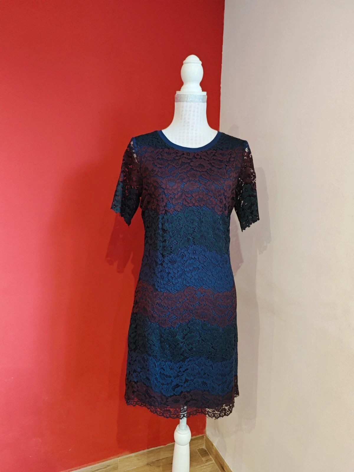 🌺Preciosos vestido de blonda azul marino, verde oscuro y granate, talla S