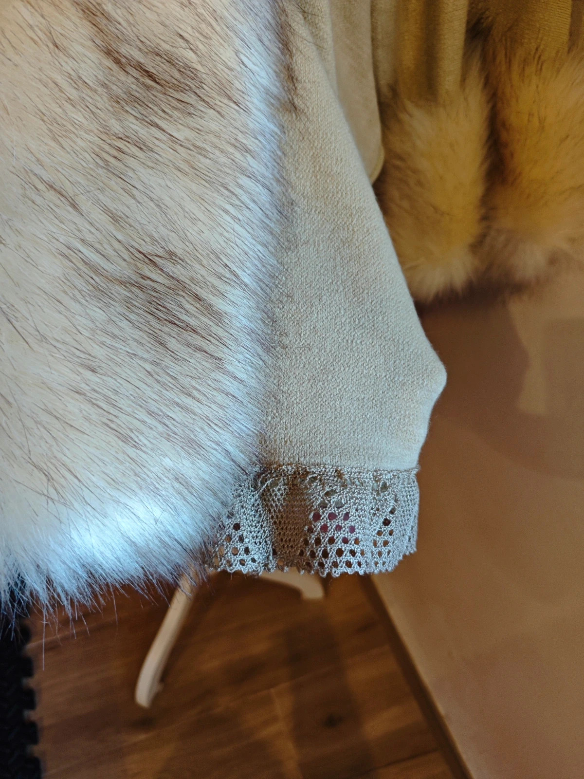 🌺 Maravillosa chaqueta poncho de punto beige con piel sintética en puños y cuello – Top Queens – taille Taille unique 5