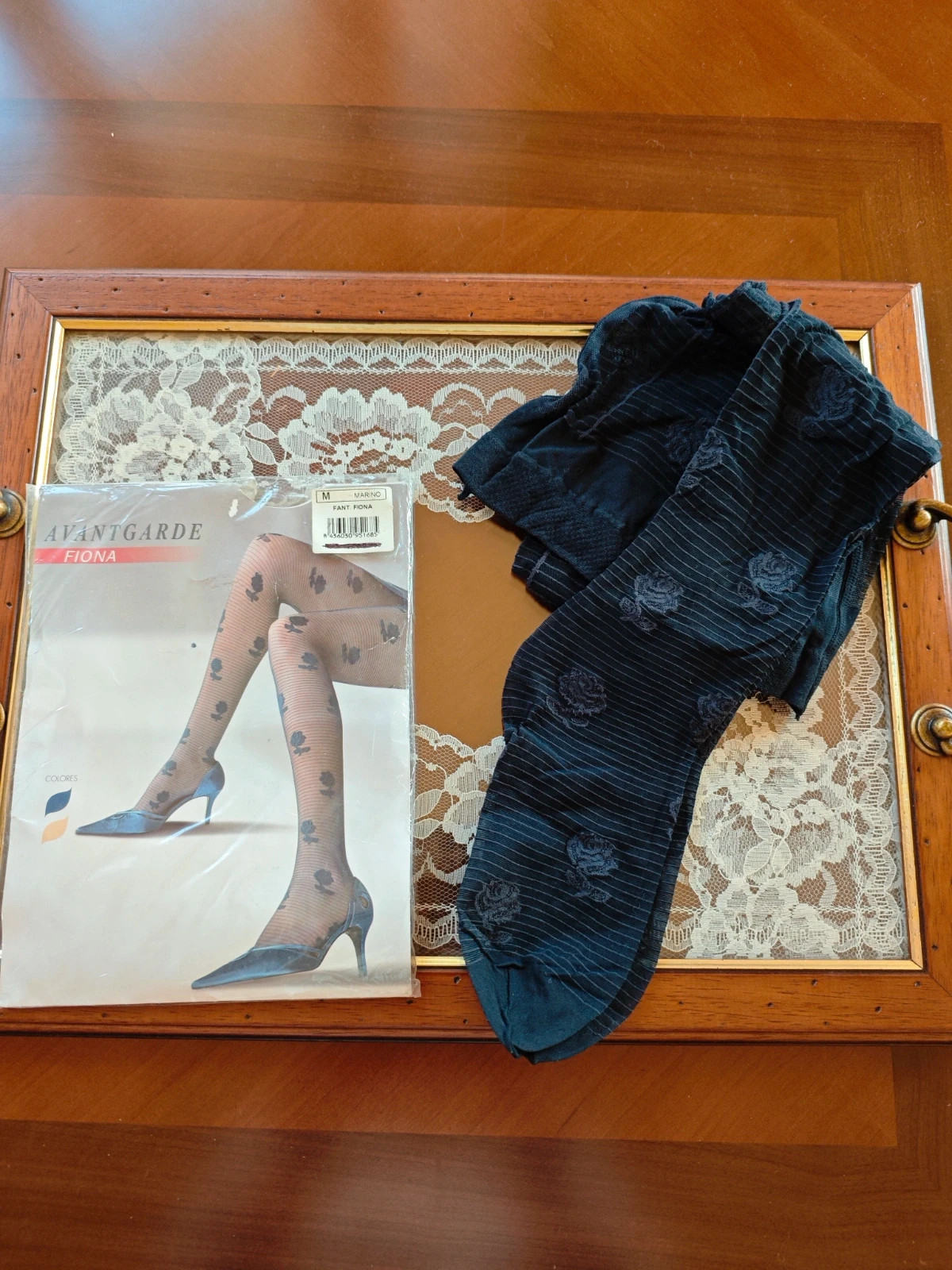 🌺Pantys de fantasía azul marino con flores sobre transparente sedoso