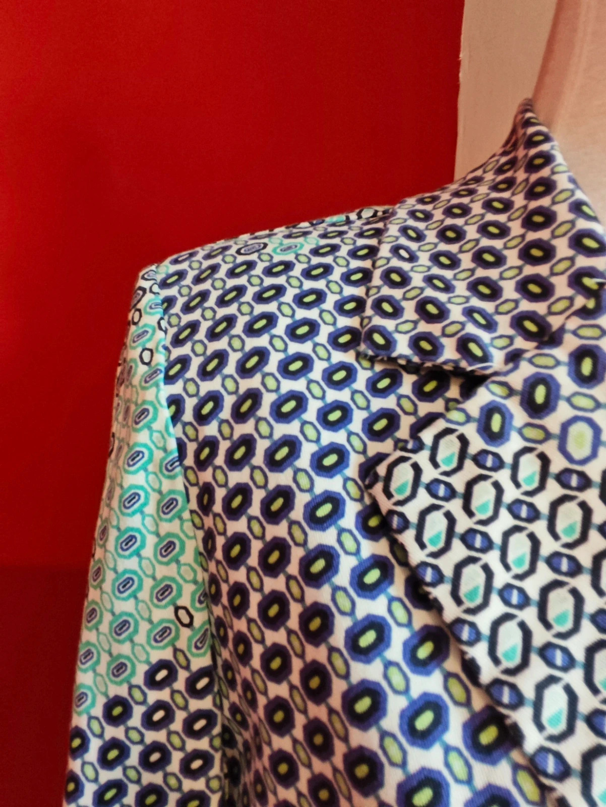 🌺Blazer entallada blanca con estampado geometrico tonos azul y verde – Amor de Cuba – taille L / 40 / 12 4