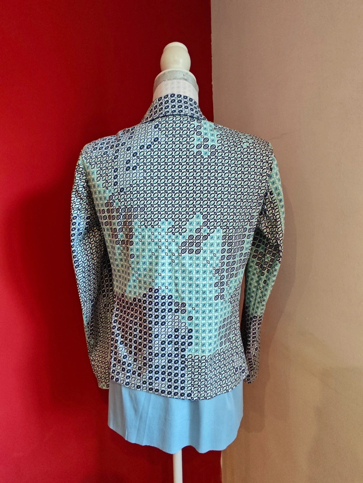 🌺Blazer entallada blanca con estampado geometrico tonos azul y verde – Amor de Cuba – taille L / 40 / 12 5