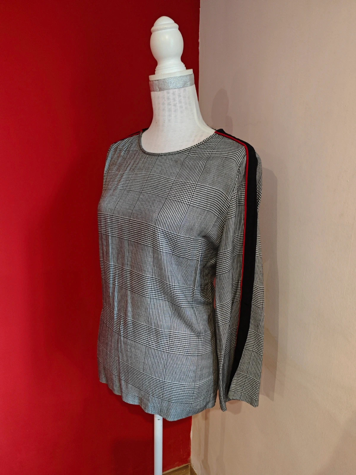 🌺Blusa estampado pata de gallo negro y blanco, con laterales negro y rojo, talla M – Mango – taille M / 38 / 10 3