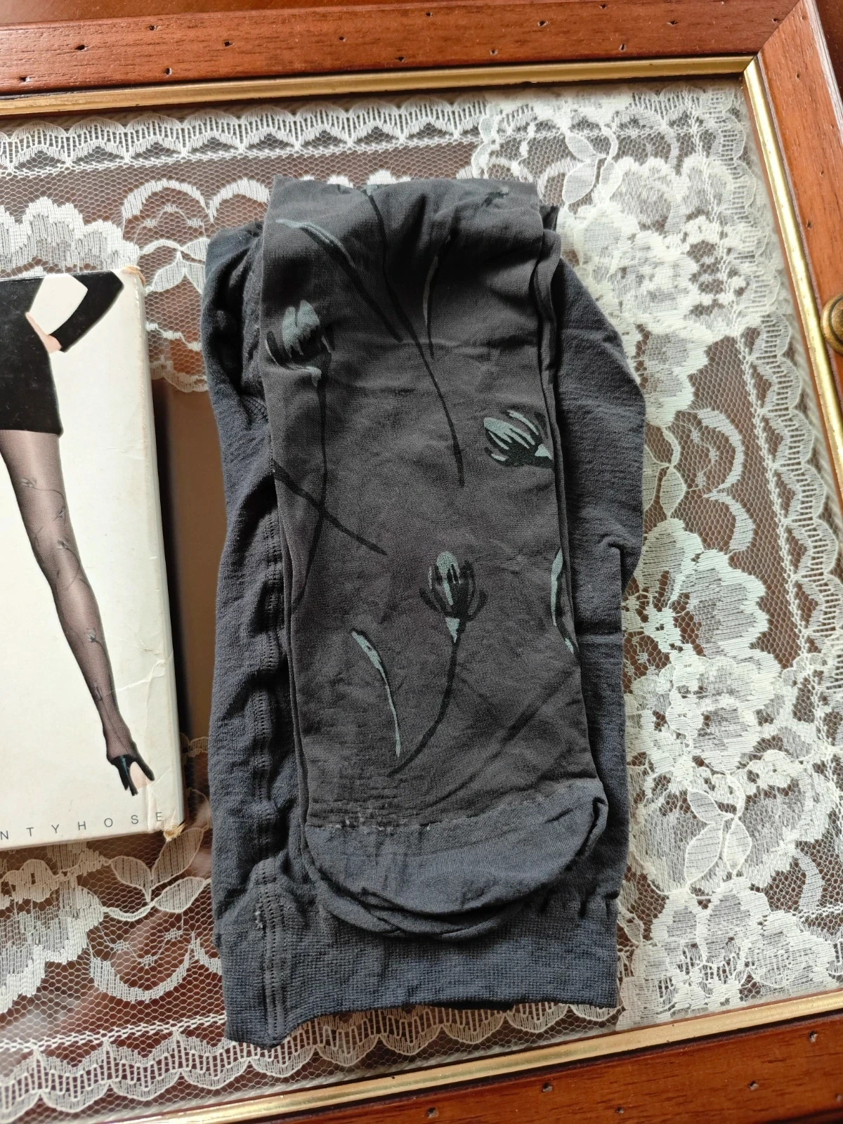 🌺Pantys de fantasía gris con flores mismo tono – DIM – taille M / 38 / 10 2