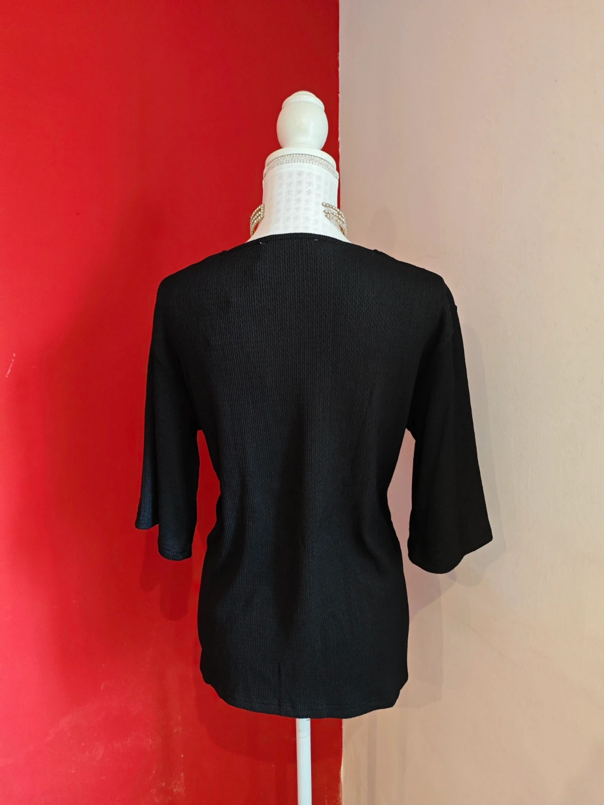 🌺 Elegante blusa negra con bordados negro y blanco en el cuello de pico – El Corte Inglés – taille XXL / 44 / 16 5