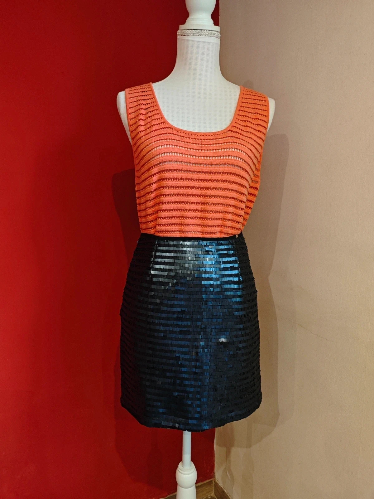 🌺Única minifalda de gasa color navy, casi negro, cubierta totalmente de pailettes