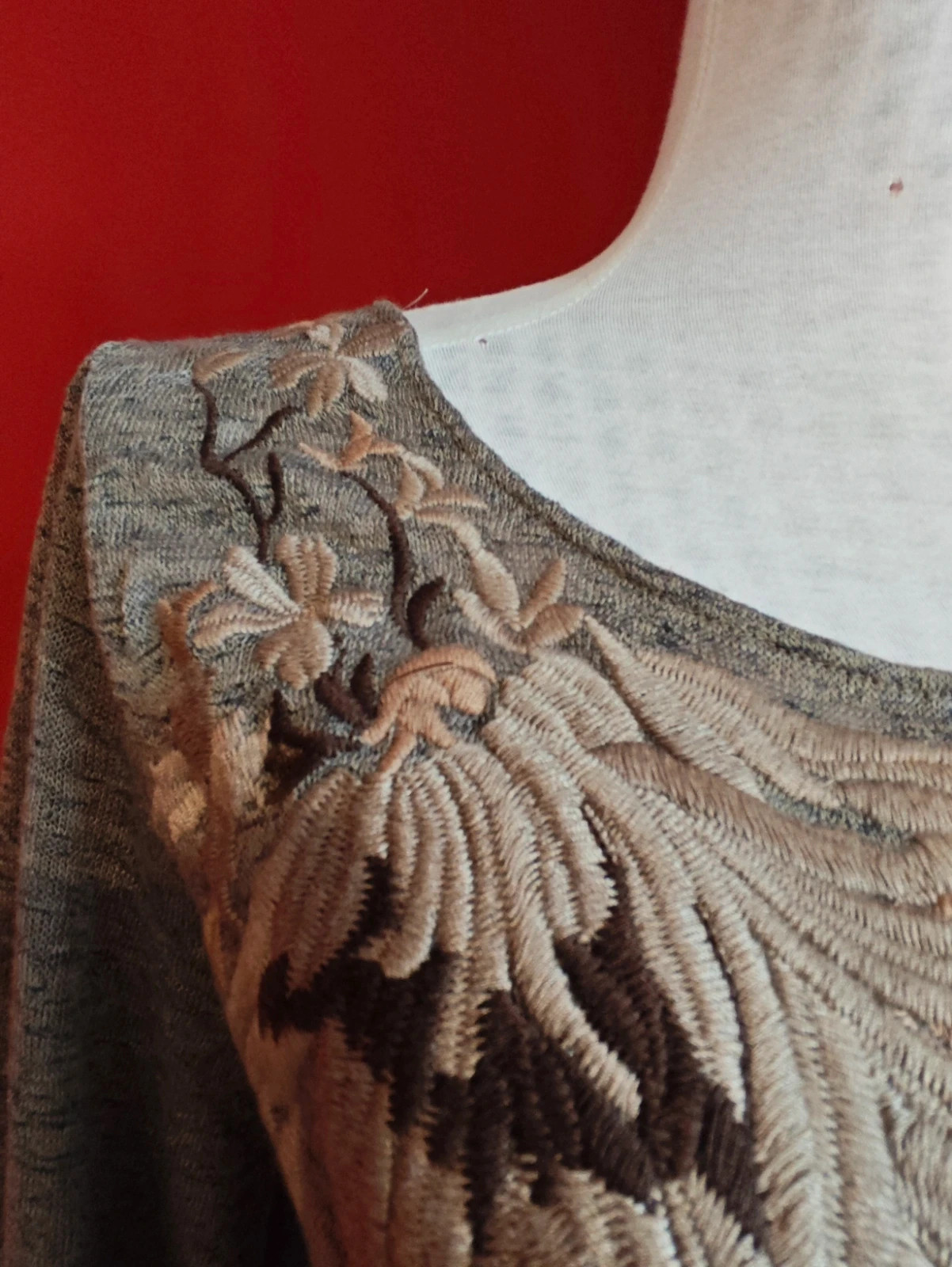 🌺 Camiseta tonos marrones jaspeado con bordado floral en el frente – Dolce Vita – taille XL / 42 / 14 5