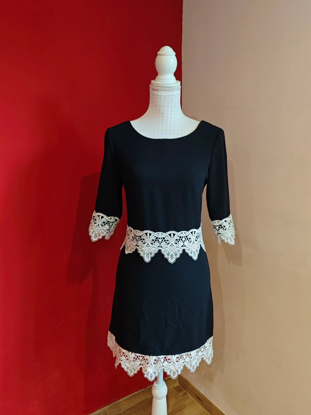 🌺Vestido entallado negro con crochet blanco en cintura mangas y bajo – GIRLS ON FILM – taille M / 38 / 10 2