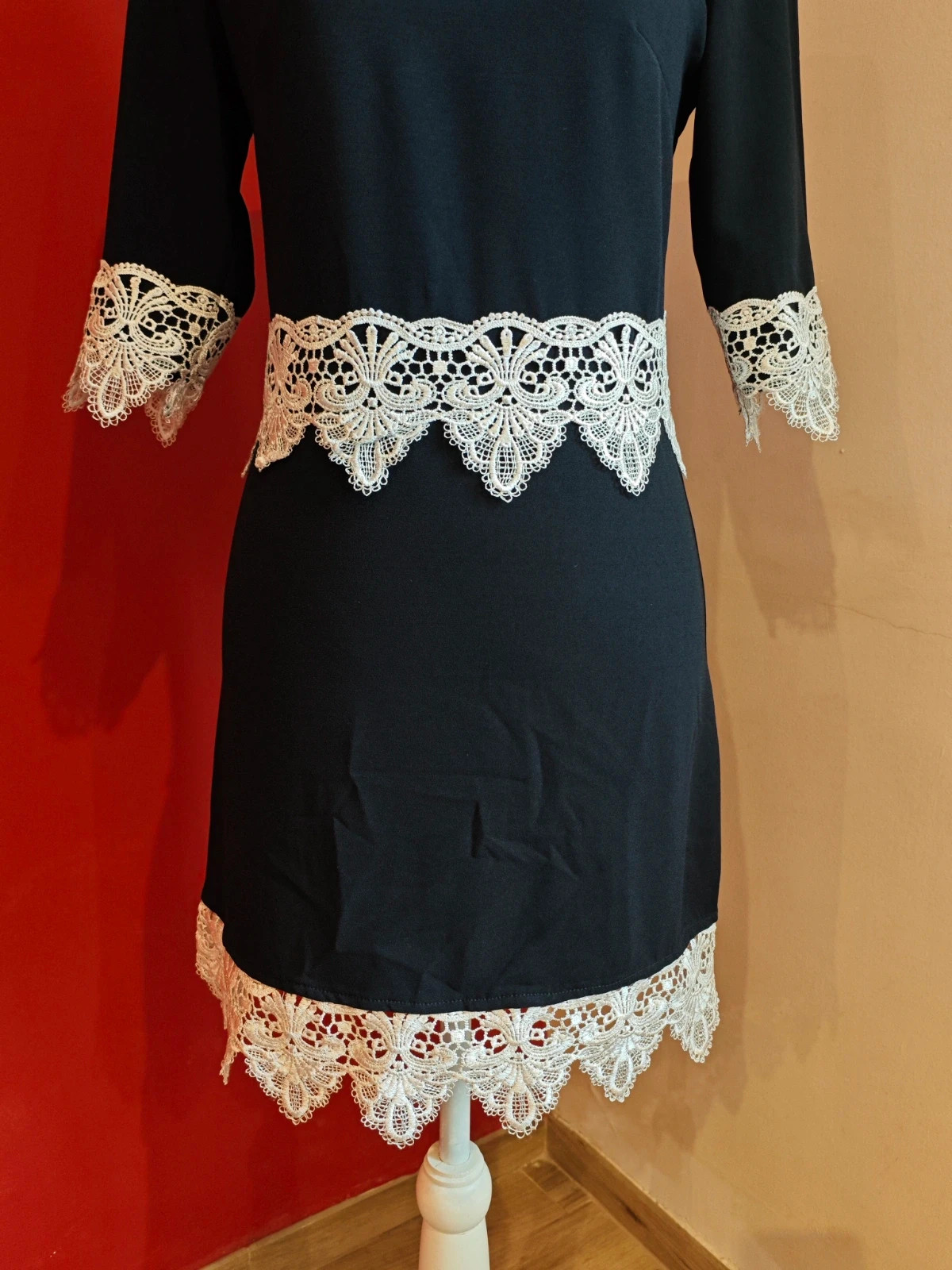 🌺Vestido entallado negro con crochet blanco en cintura mangas y bajo – GIRLS ON FILM – taille M / 38 / 10 4
