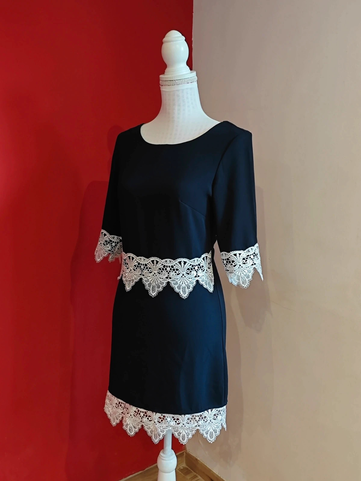 🌺Vestido entallado negro con crochet blanco en cintura mangas y bajo – GIRLS ON FILM – taille M / 38 / 10 3