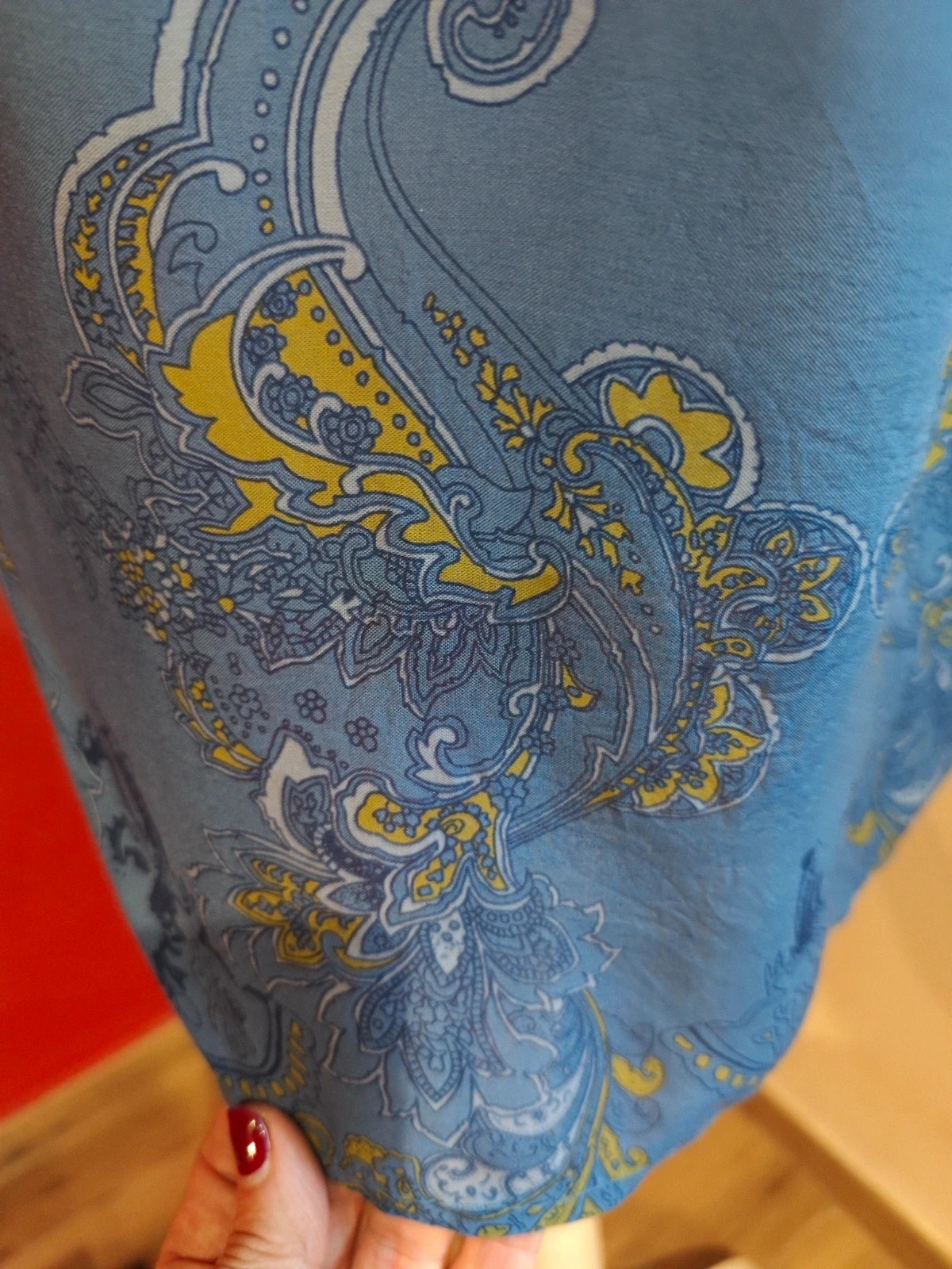 🌺Blusa azul con estampado en el bajo y pliegues en cuello – taille 4XL / 48 / 20 5