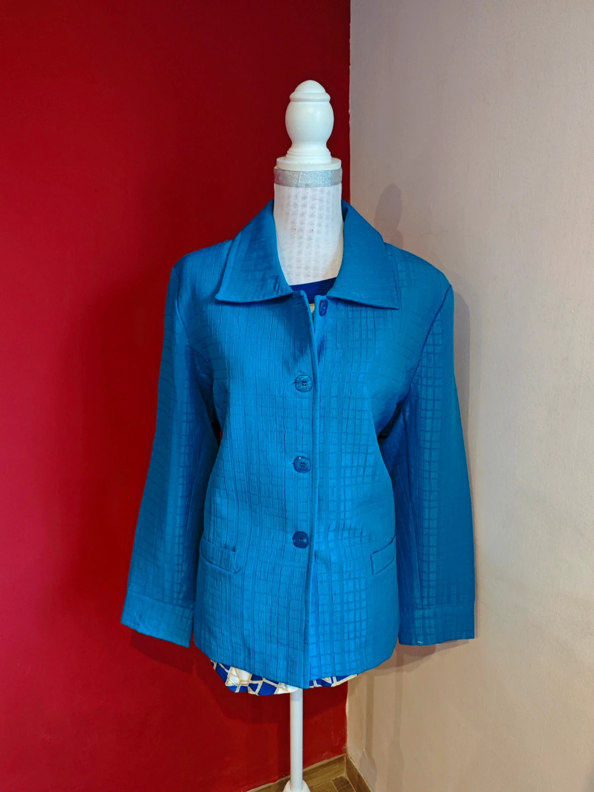 🌺 Blazer tono azulón con relieves y brillo, talla 52 – Nikki – taille 6XL / 52 / 24 2
