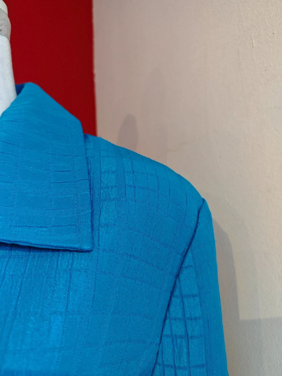 🌺 Blazer tono azulón con relieves y brillo, talla 52 – Nikki – taille 6XL / 52 / 24 5