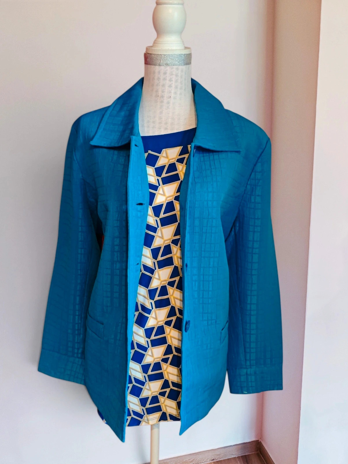 🌺 Blazer tono azulón con relieves y brillo, talla 52