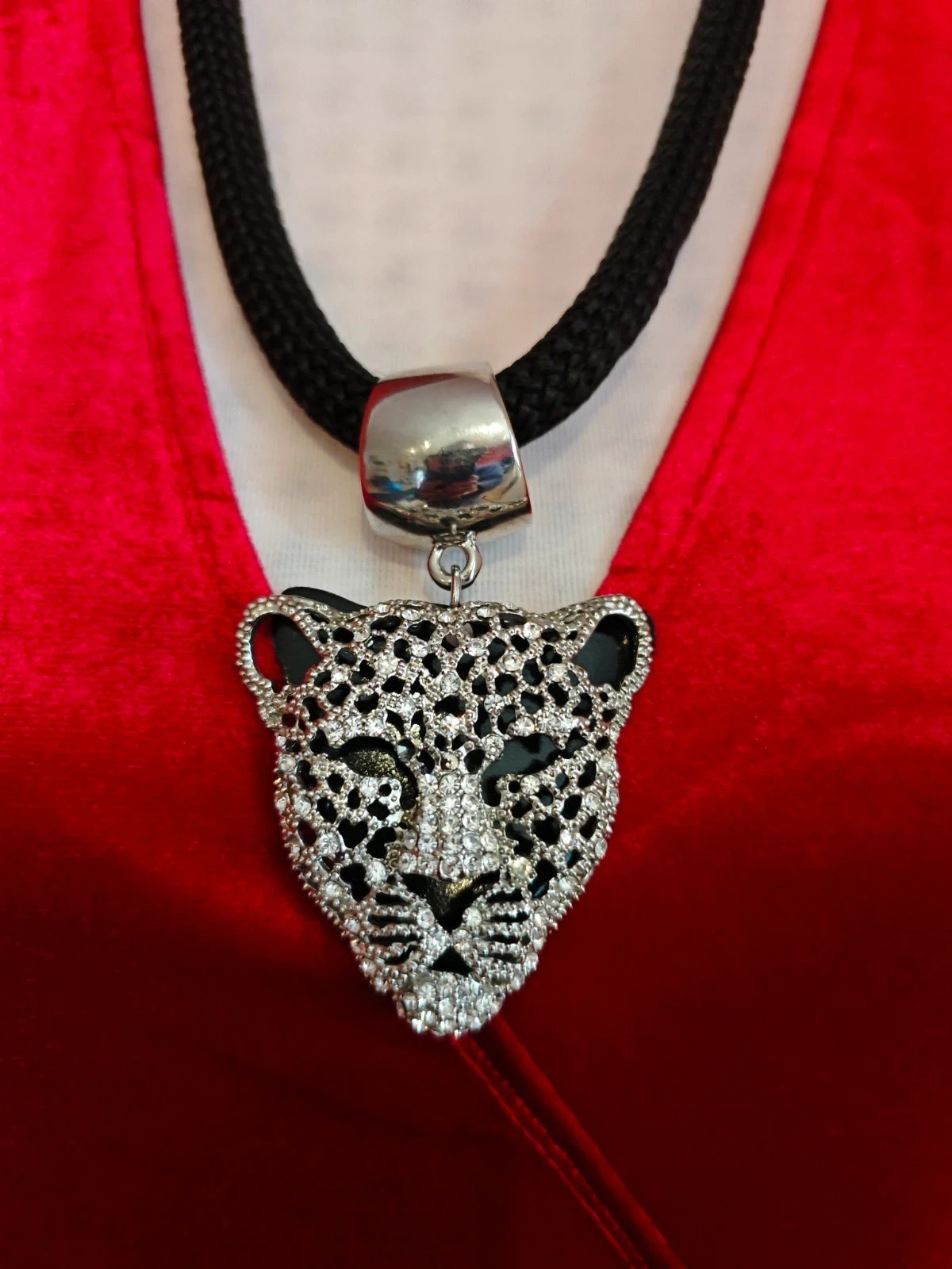🌺 Precioso colgante cabeza de tigre plateada con brillantes