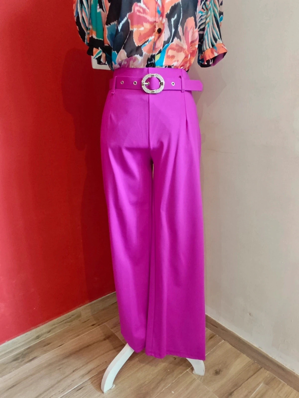 🌺 Elegante pantalón fucsia de pata ancha con cinturón