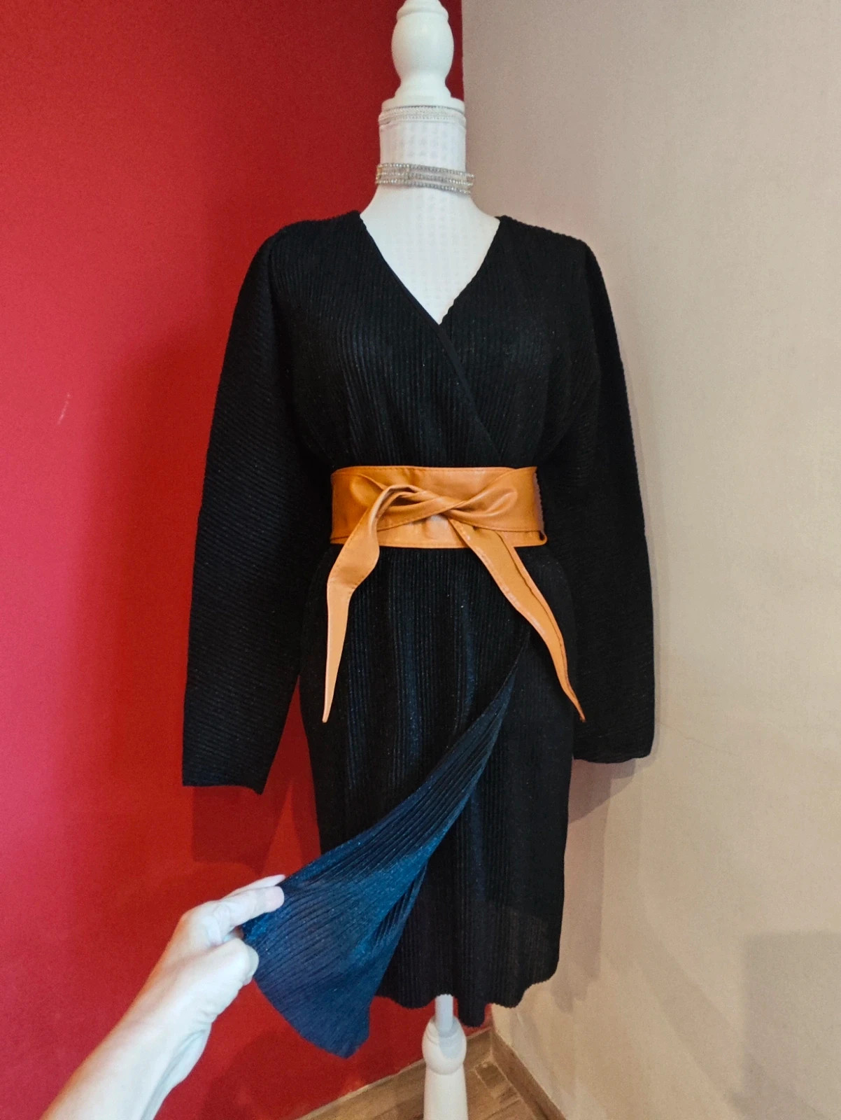 🌺 Vestido negro con brillos de tela plisada – taille 9XL / 58 / 30 3