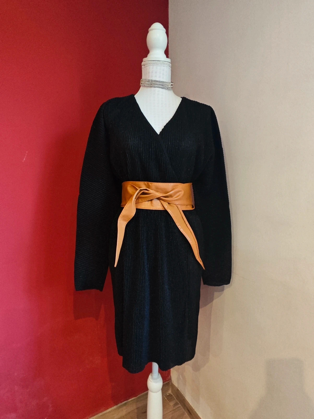 🌺 Vestido negro con brillos de tela plisada – taille 9XL / 58 / 30