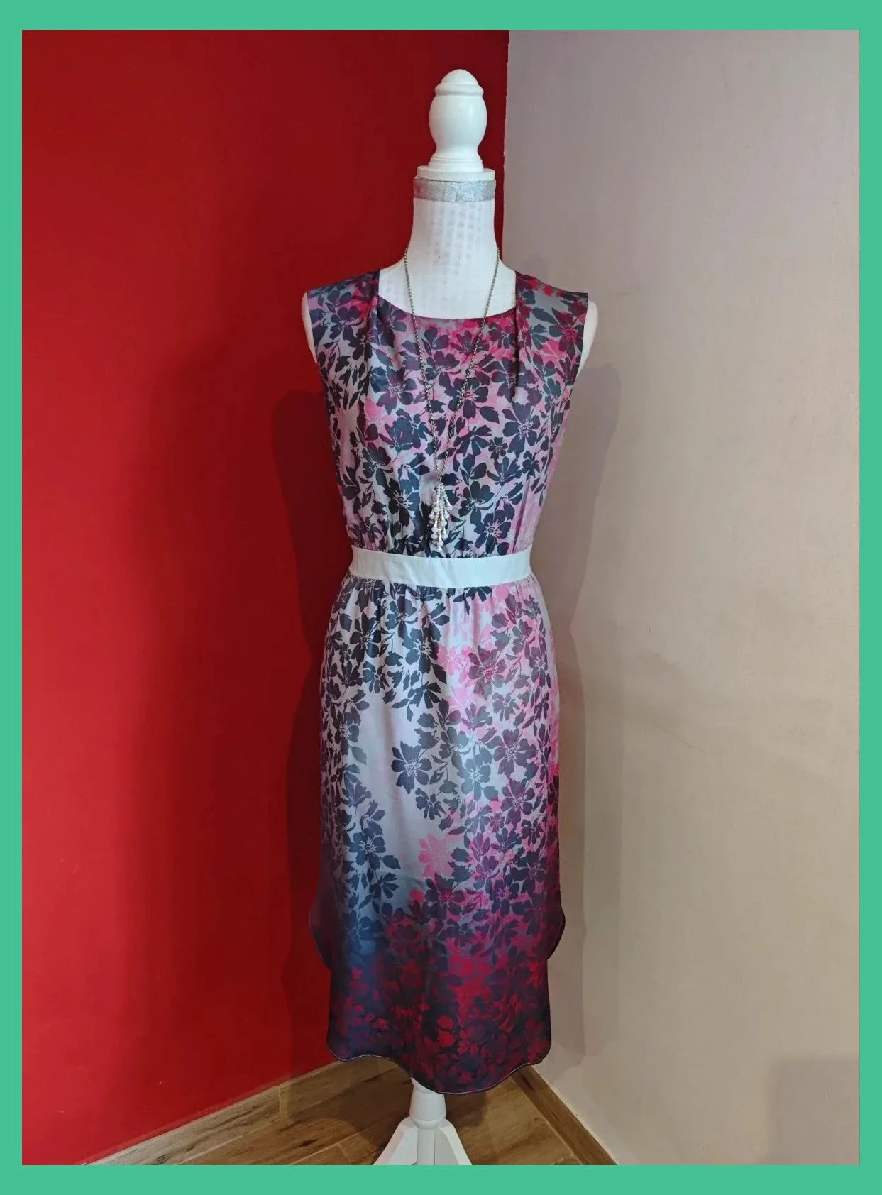 🌺Bonito vestido estampado tonos grises, lilas y rosas, talla L