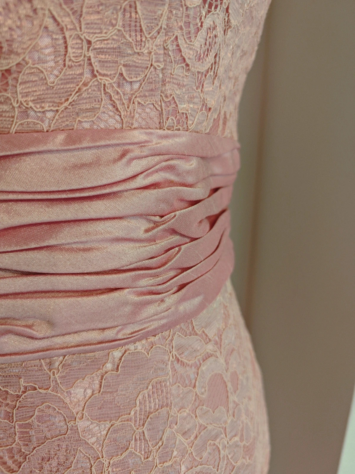 🌺Maravilloso vestido de blonda rosa con cintura de raso con pliegues – Zeila – taille XL / 42 / 14 5