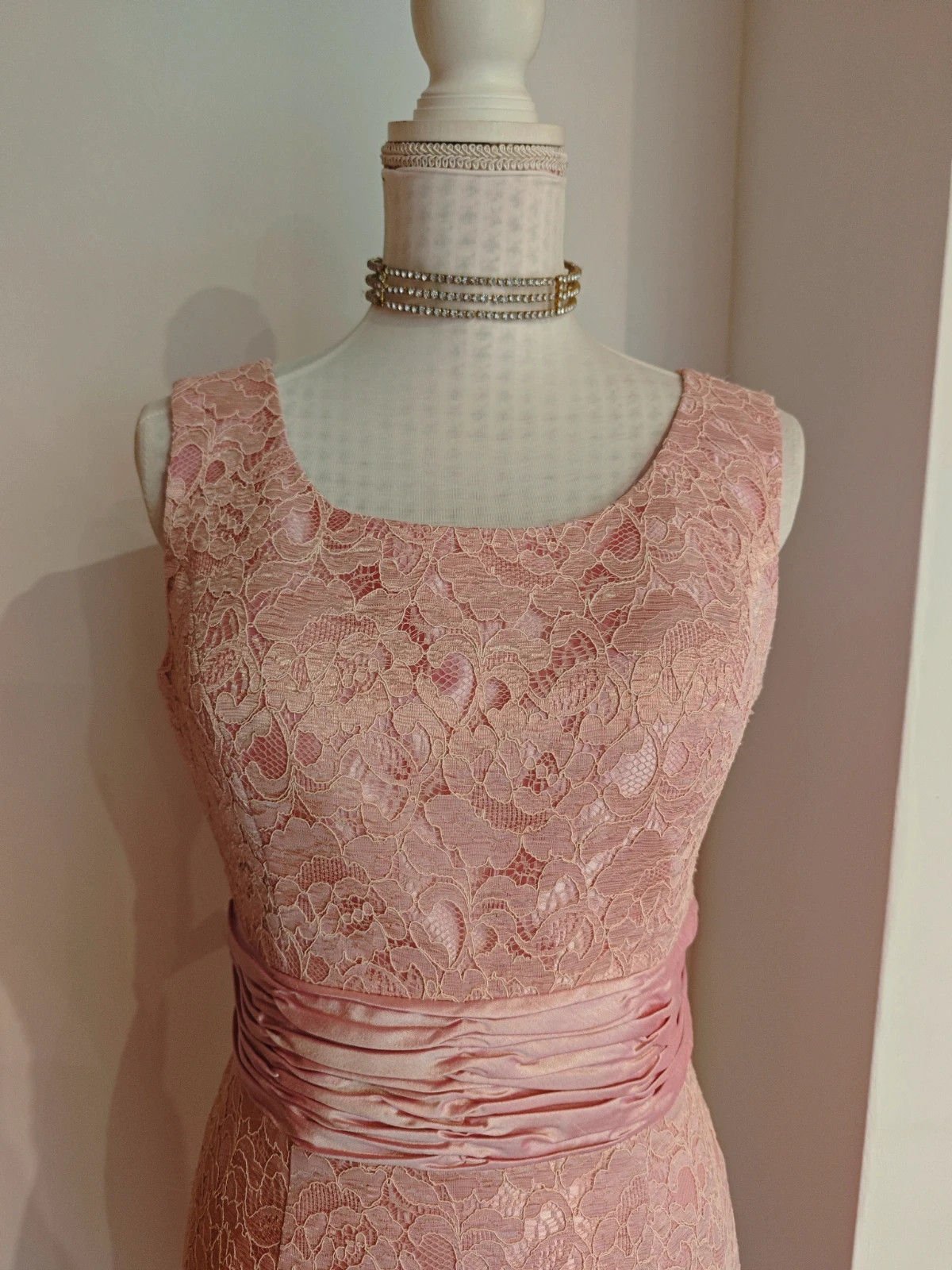 🌺Maravilloso vestido de blonda rosa con cintura de raso con pliegues – Zeila – taille XL / 42 / 14 4