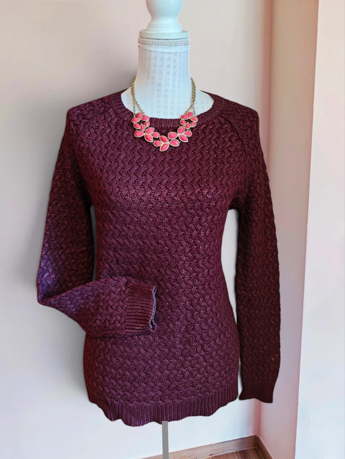 🌺 Bonito jersey morado con brillos con punto de ochos, talla L