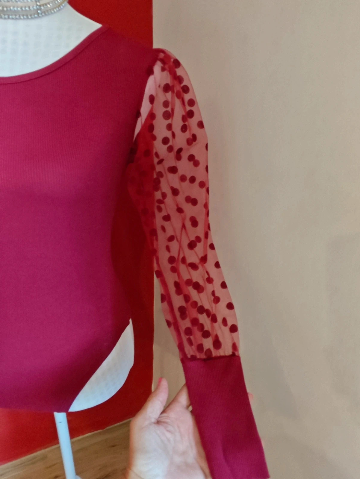 🌺Precioso body de punto canalé granate con mangas de tul plumeti – taille S / 36 / 8 4
