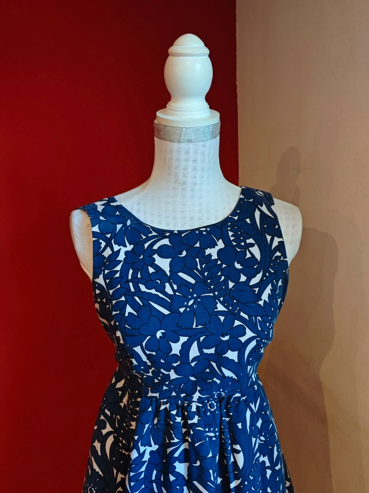 🌺 Elegante vestido estampado floral azul marino y blanco, falda con vuelo, talla XS, de Zara – Zara – taille XS / 34 / 6 3