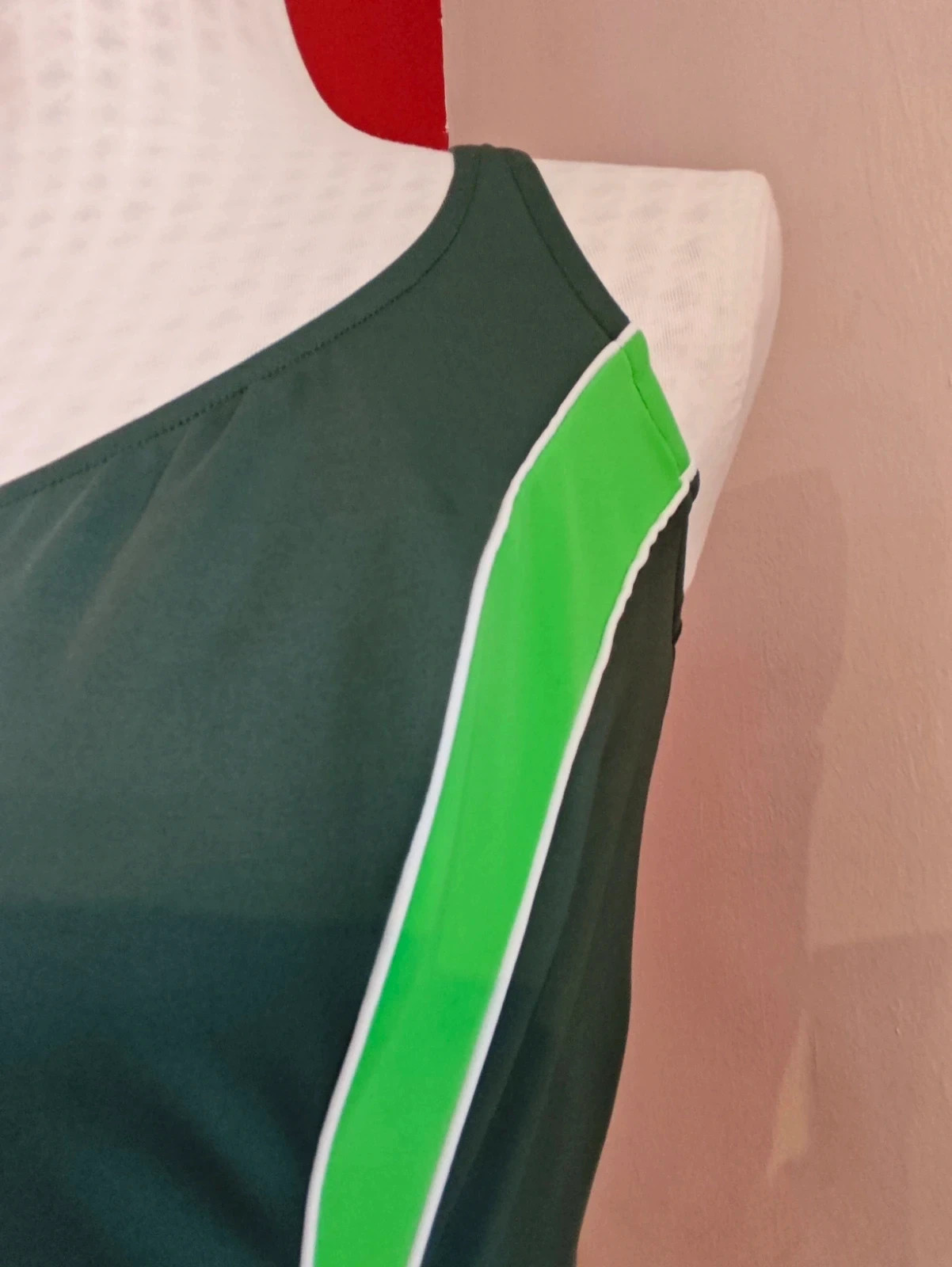 🌺 Cómodo bañador verde caqui con ondas verticales verde pistacho y blanco – Deidad – taille L / 40 / 12 3