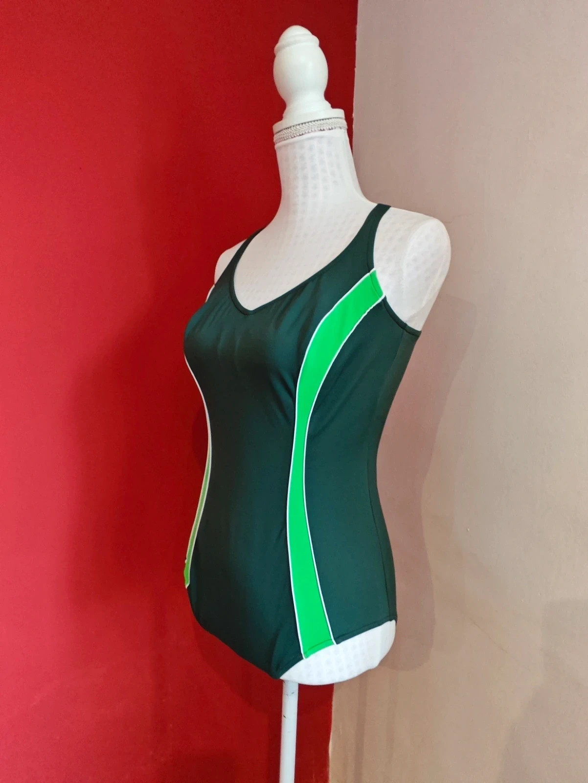 🌺 Cómodo bañador verde caqui con ondas verticales verde pistacho y blanco – Deidad – taille L / 40 / 12 2