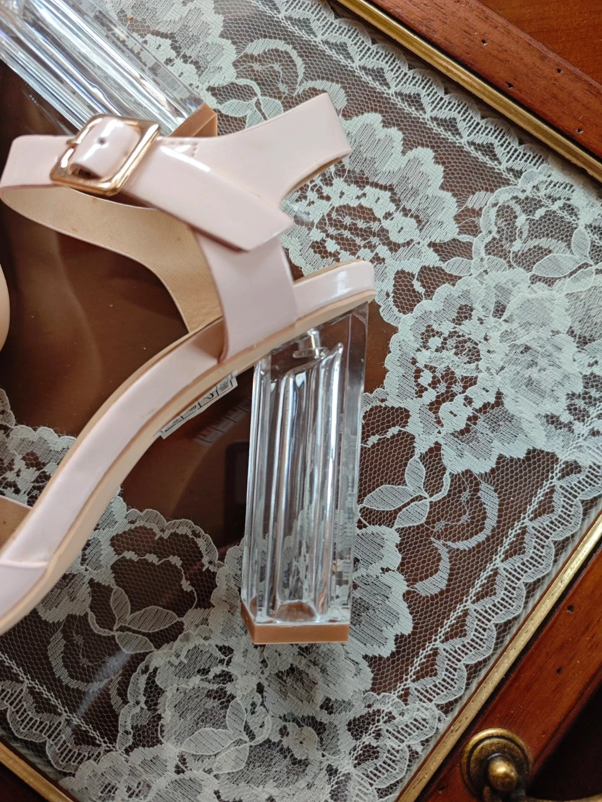 🌺Sandalias chulisimas de charol rosa con tacón transparente – H&D – taille 39 4