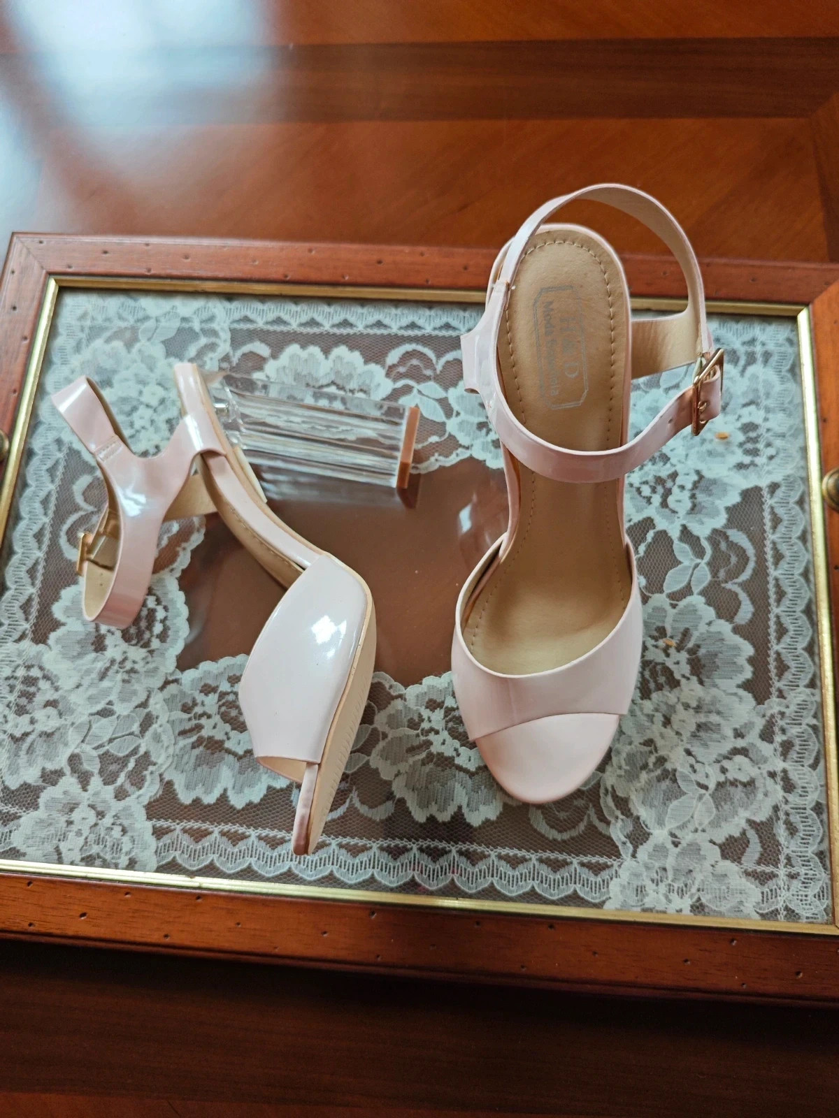 🌺Sandalias chulisimas de charol rosa con tacón transparente – H&D – taille 39
